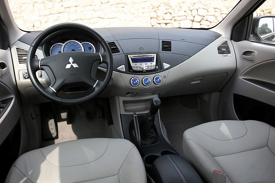 东南三菱君阁内饰实拍图