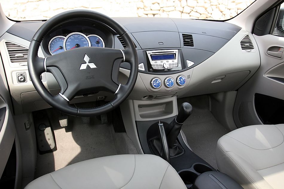 东南三菱君阁内饰实拍图