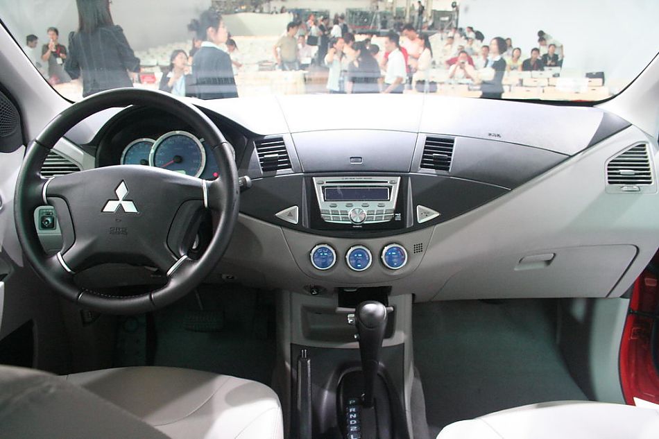 三菱Zinger君阁下线现场图