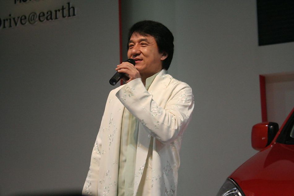 成龙在三菱Zinger君阁下线现场