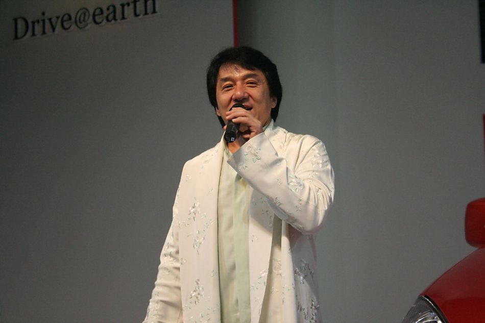 成龙在三菱Zinger君阁下线现场