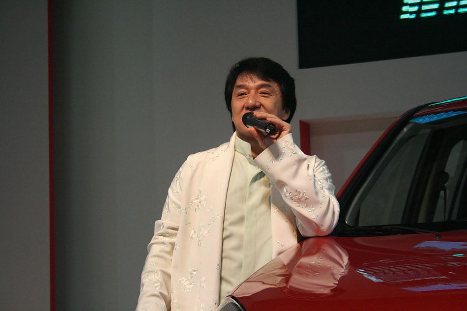 成龙在三菱Zinger君阁下线现场