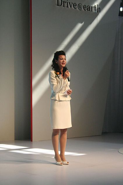 下线现场主持人