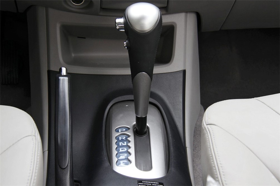 2011款 2.0L AT 旗舰型 内饰