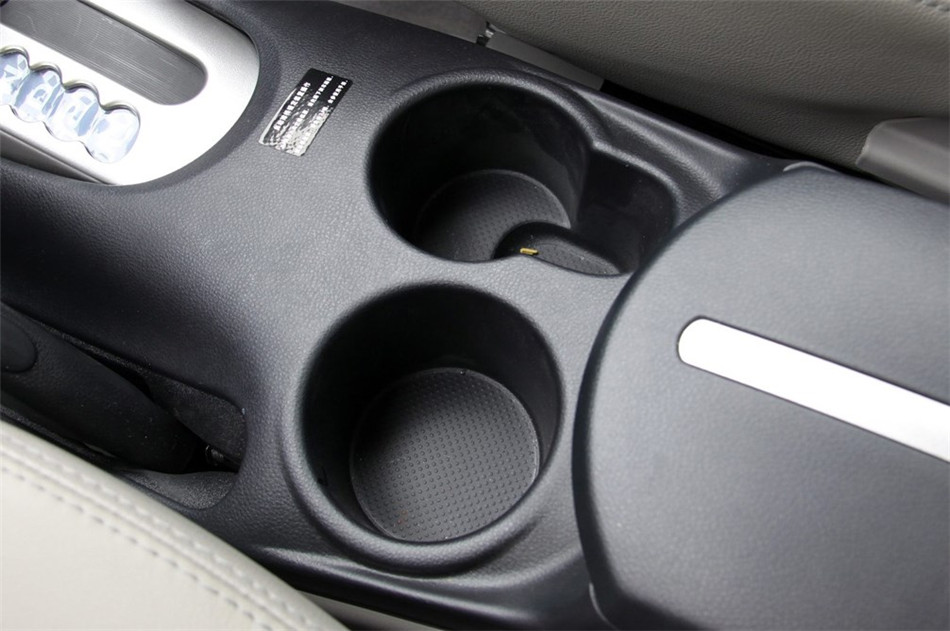 2011款 2.0L AT 旗舰型 内饰