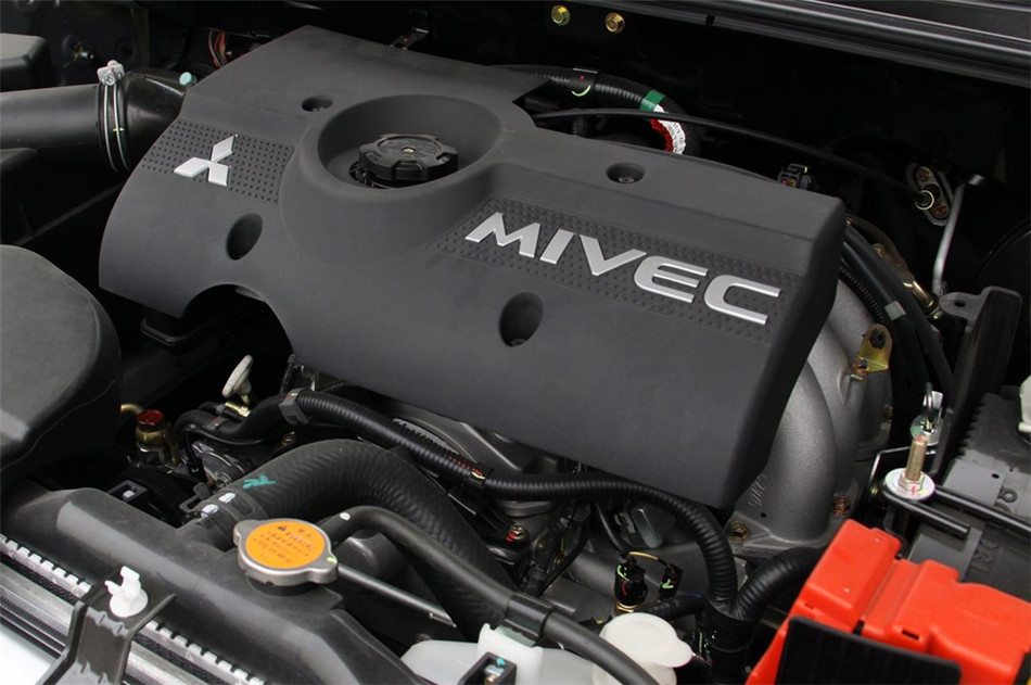 2011款 2.0L AT 旗舰型 引擎底盘