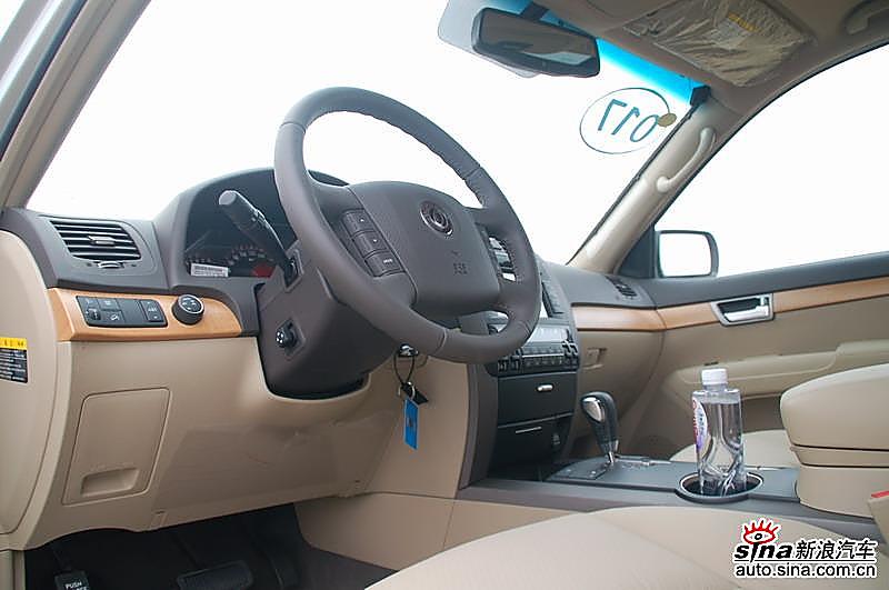 起亚霸锐内饰
