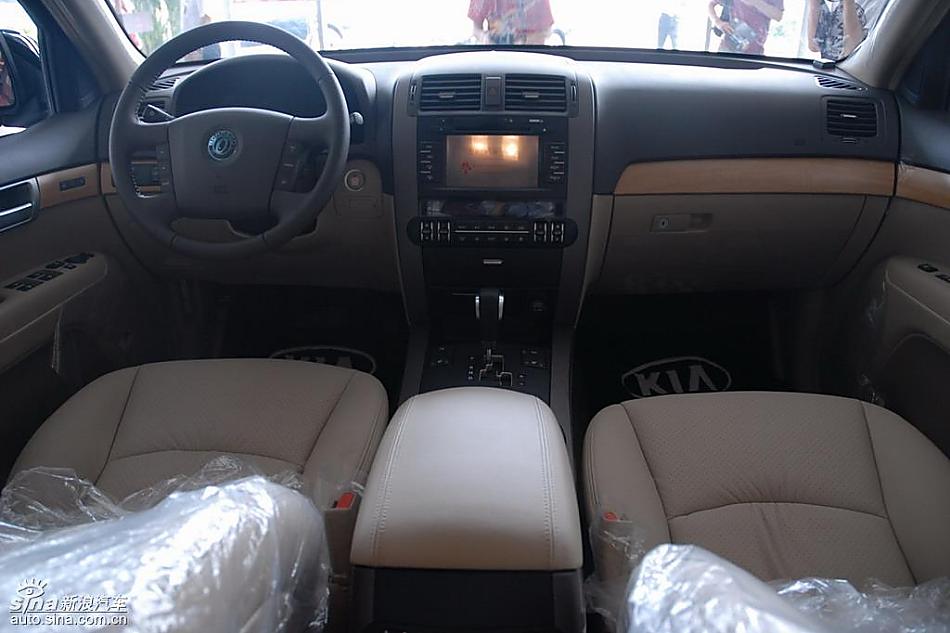 起亚霸锐内饰