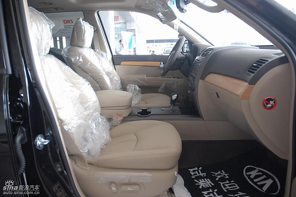 起亚霸锐内饰