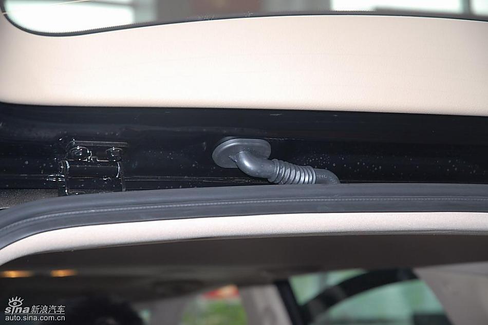 起亚霸锐后备厢