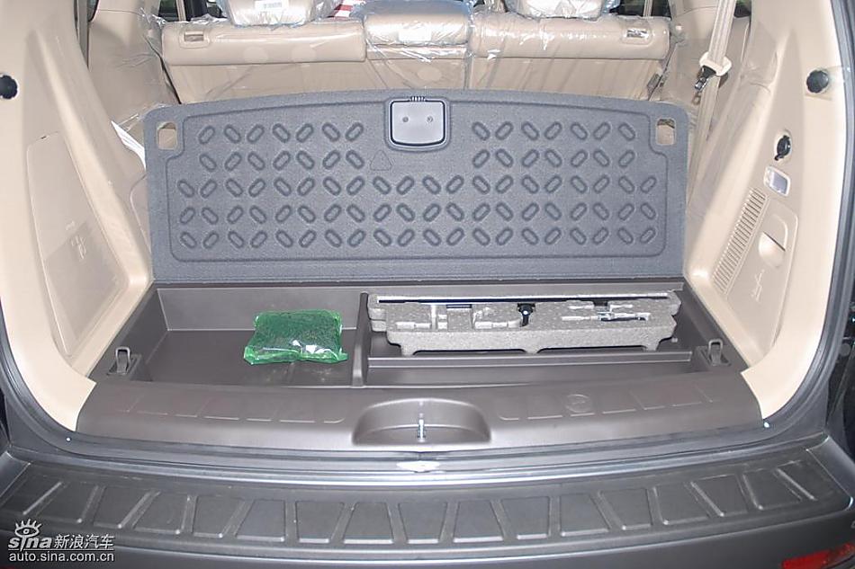 起亚霸锐后备厢