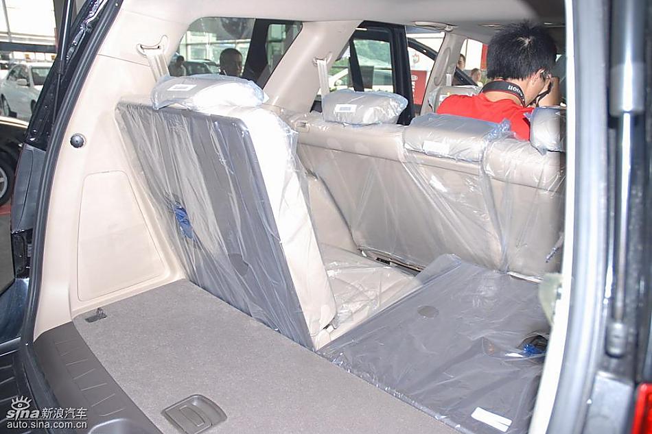 起亚霸锐后备厢