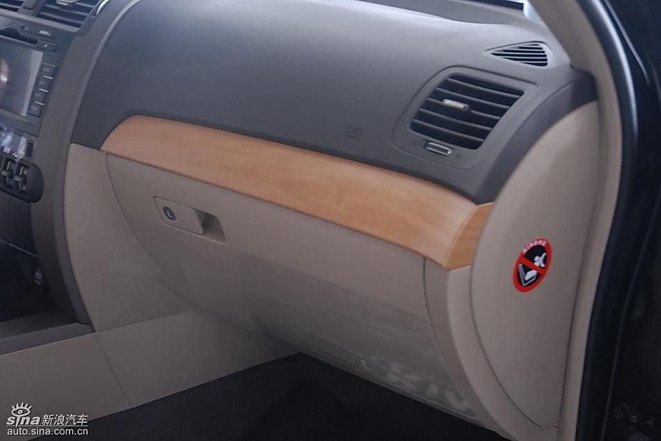 起亚霸锐内饰