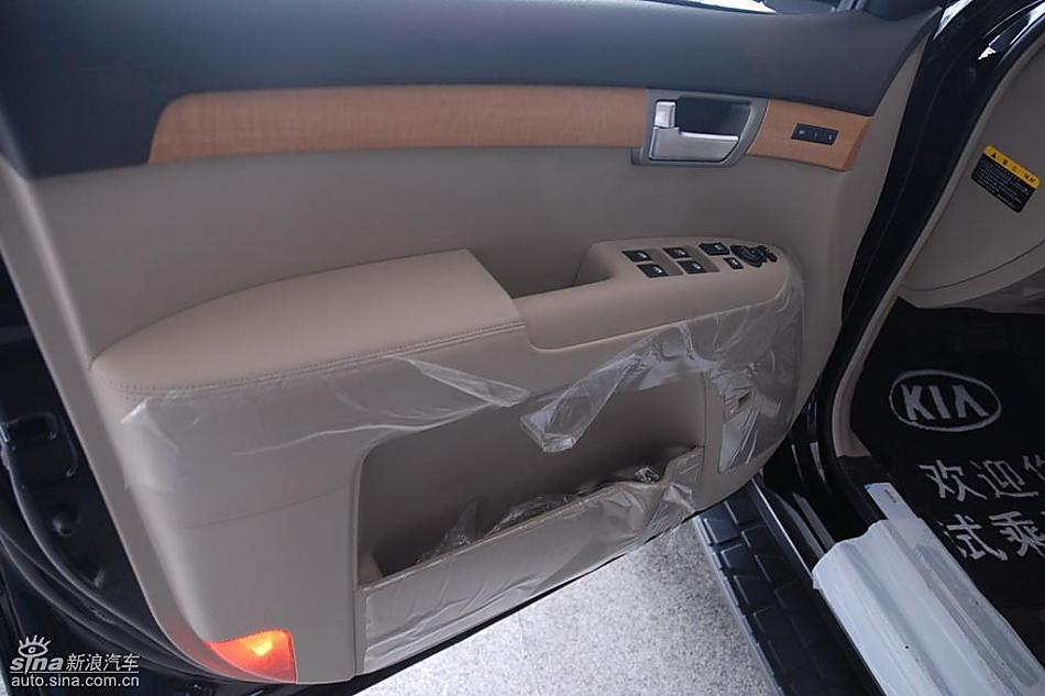 起亚霸锐内饰