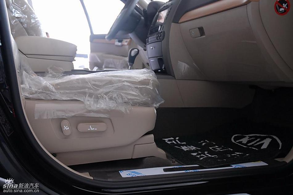 起亚霸锐内饰