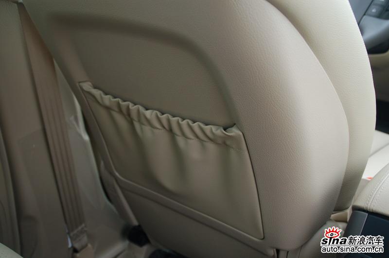起亚霸锐内饰