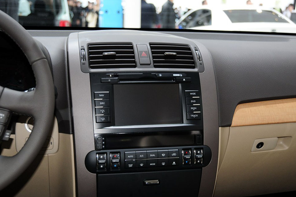 起亚霸锐3.8L自动豪华型 内饰