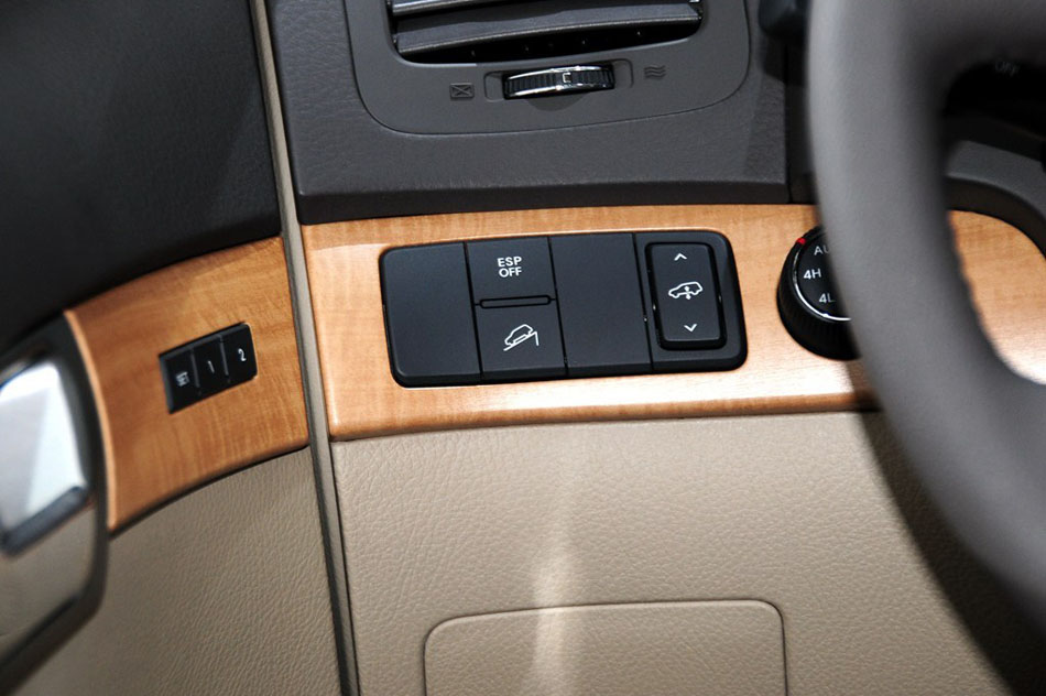 起亚霸锐3.8L自动豪华型 内饰