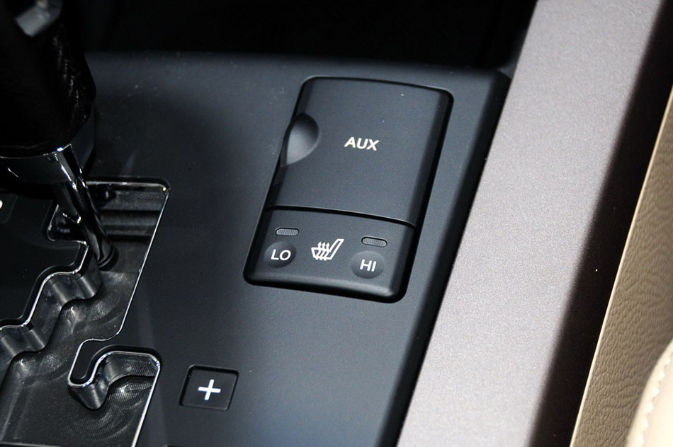 起亚霸锐3.8L自动豪华型 内饰