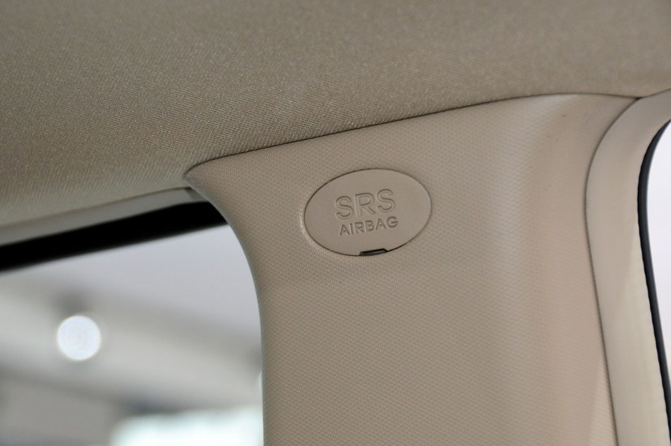 起亚霸锐3.8L自动豪华型 空间