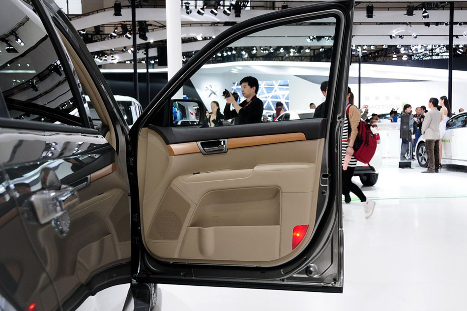 起亚霸锐3.8L自动豪华型 空间