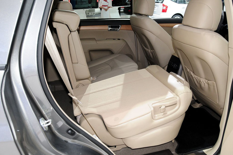 起亚霸锐3.8L自动豪华型 空间