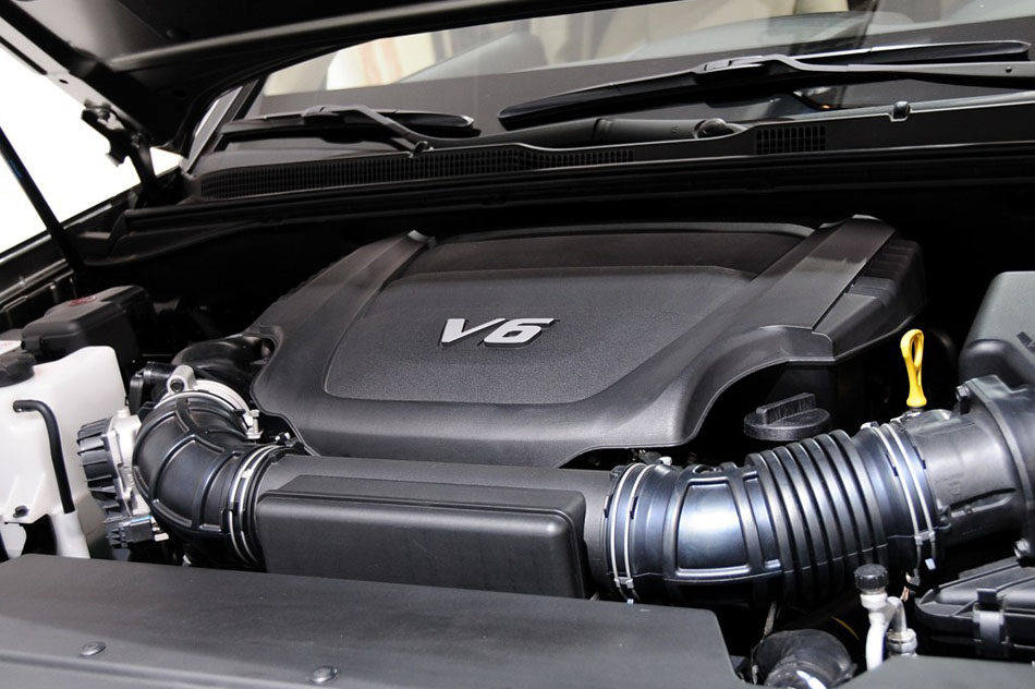 起亚霸锐3.8L自动豪华型 引擎底盘