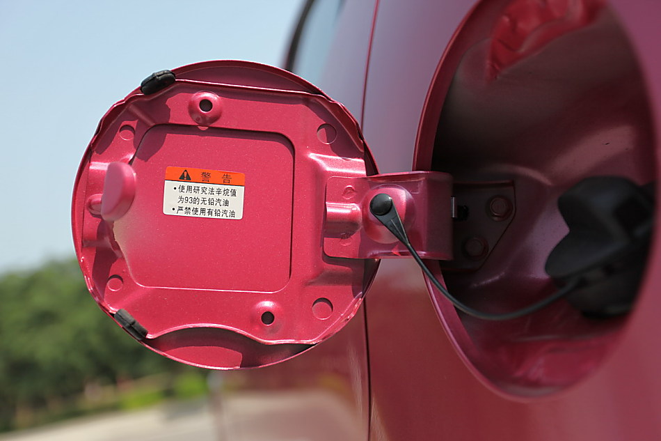 全新奥拓外观图片