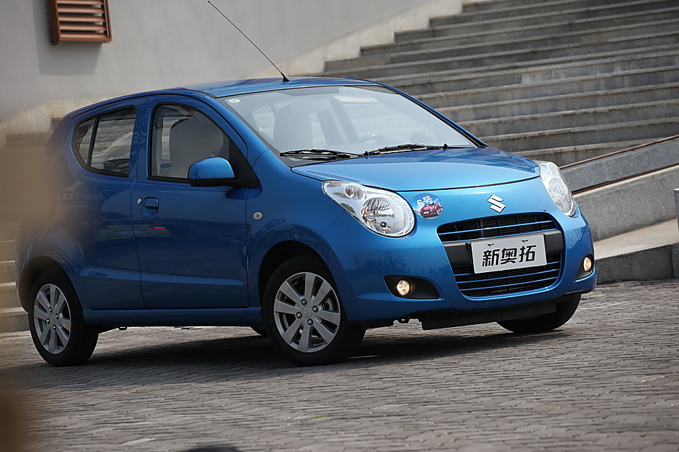 全新奥拓外观图片