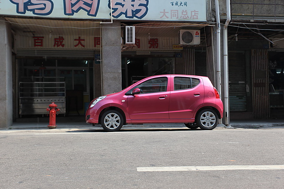 全新奥拓外观图片