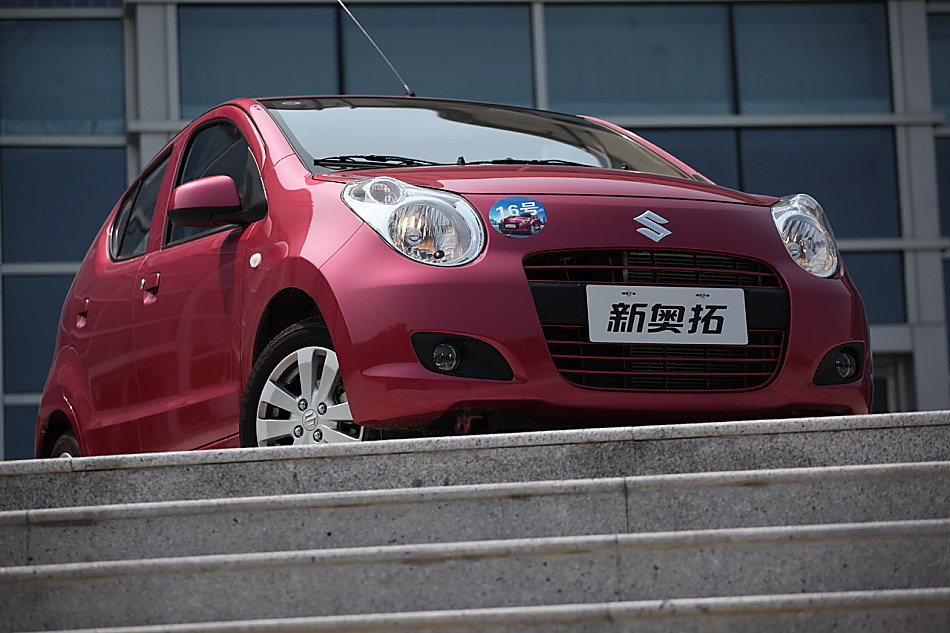 全新奥拓外观图片