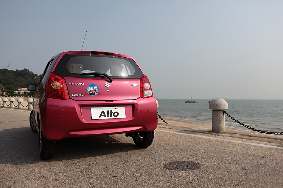 全新奥拓外观图片