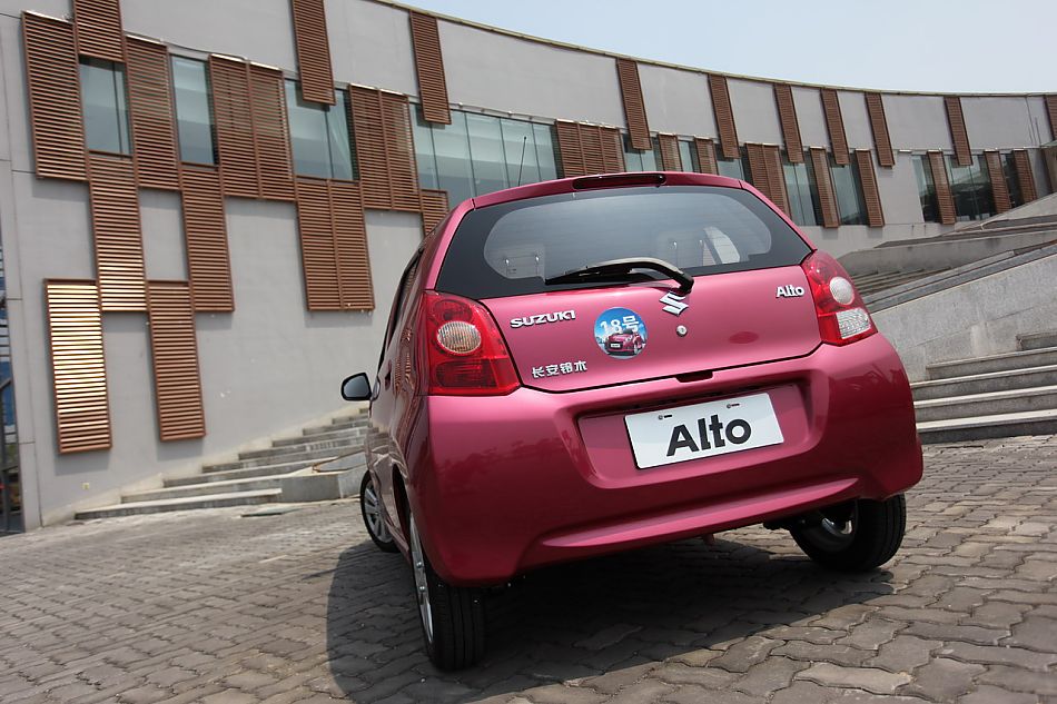 全新奥拓外观图片