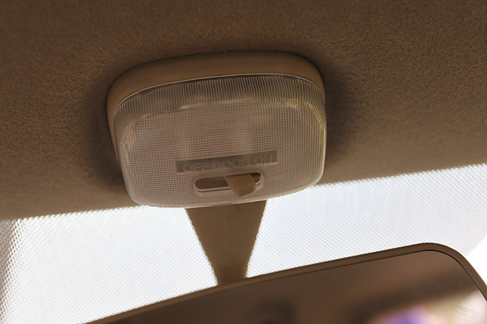 新奥拓内饰图片