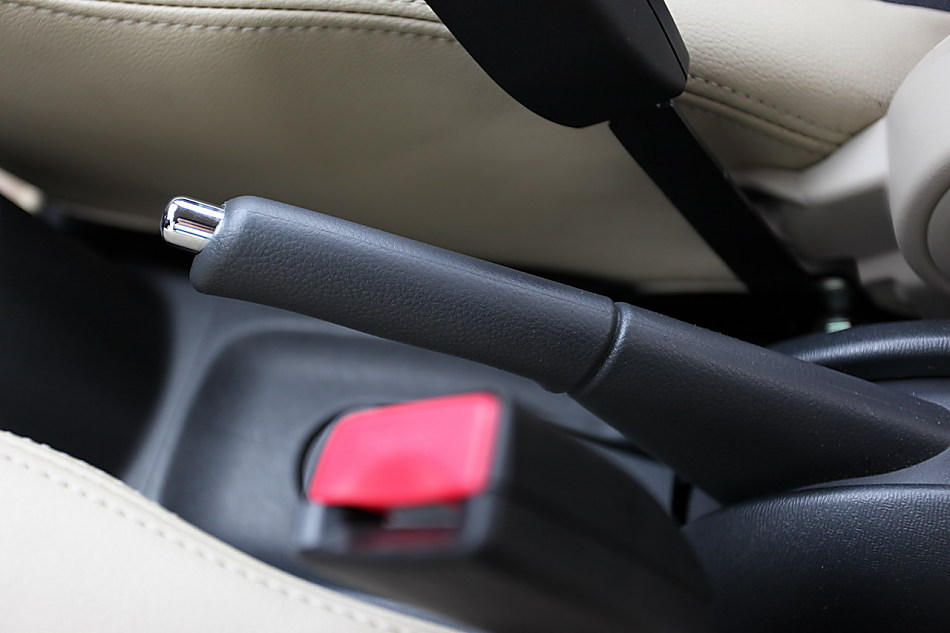 新奥拓内饰图片