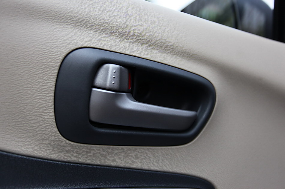 新奥拓内饰图片