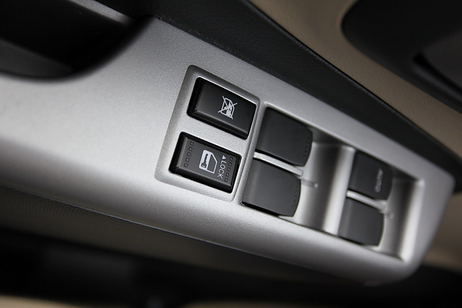 新奥拓内饰图片