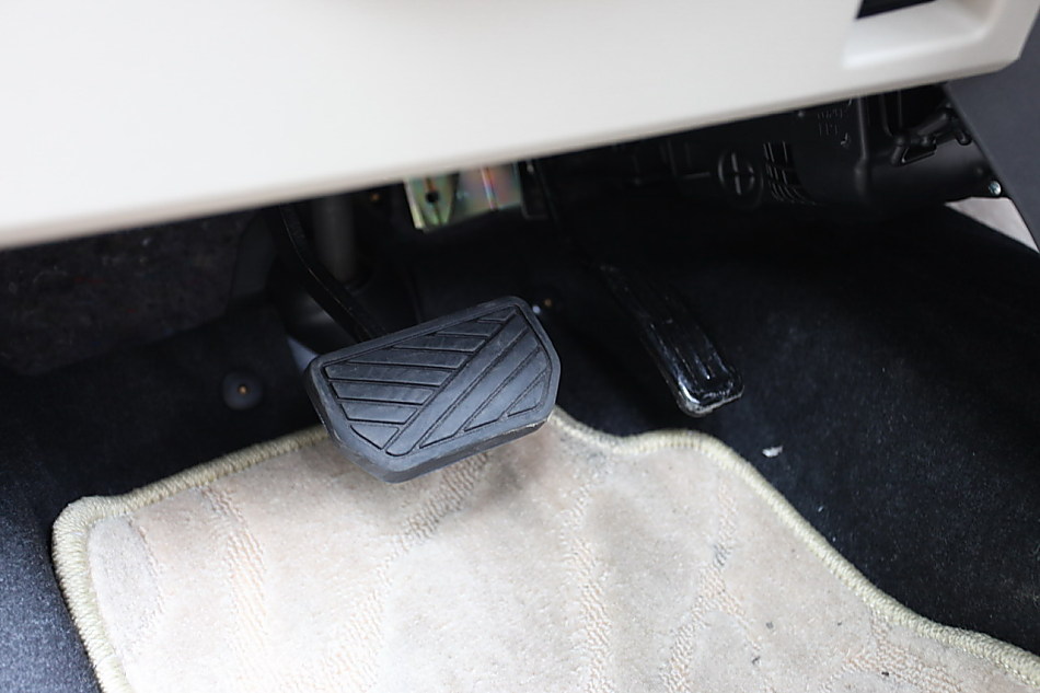 新奥拓内饰图片