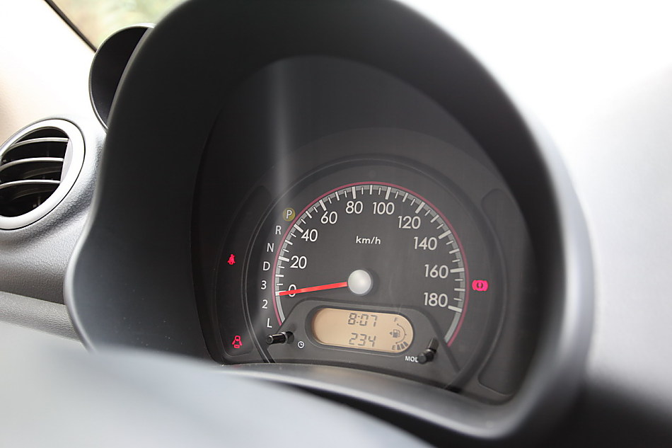 新奥拓内饰图片