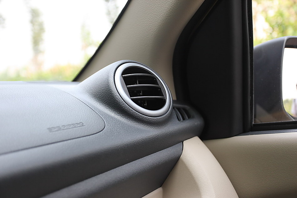 新奥拓内饰图片