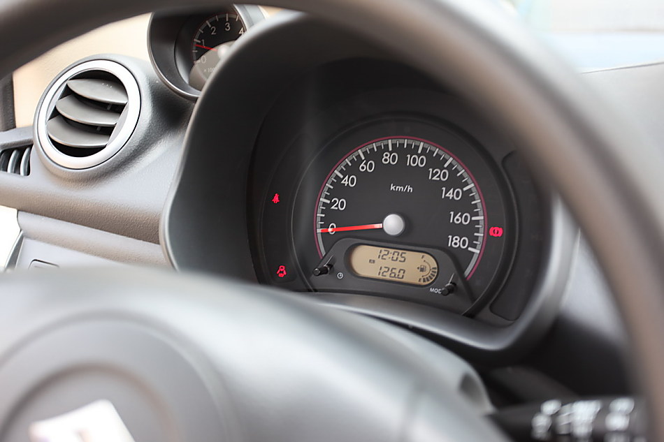 新奥拓内饰图片