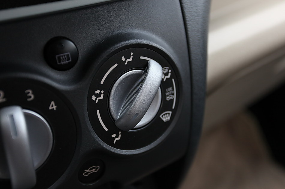 新奥拓内饰图片