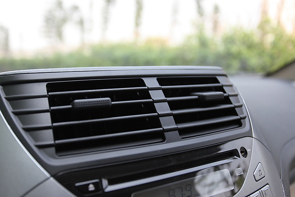 新奥拓内饰图片