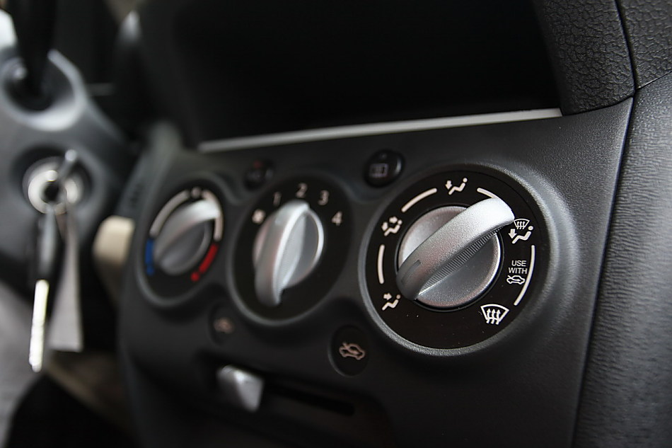 新奥拓内饰图片