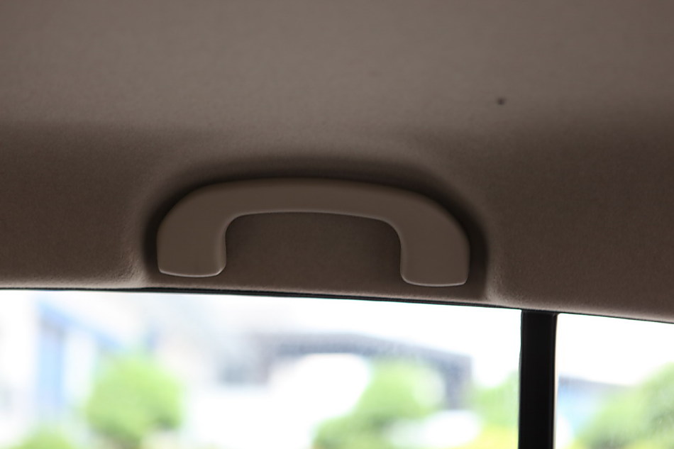 新奥拓内饰图片