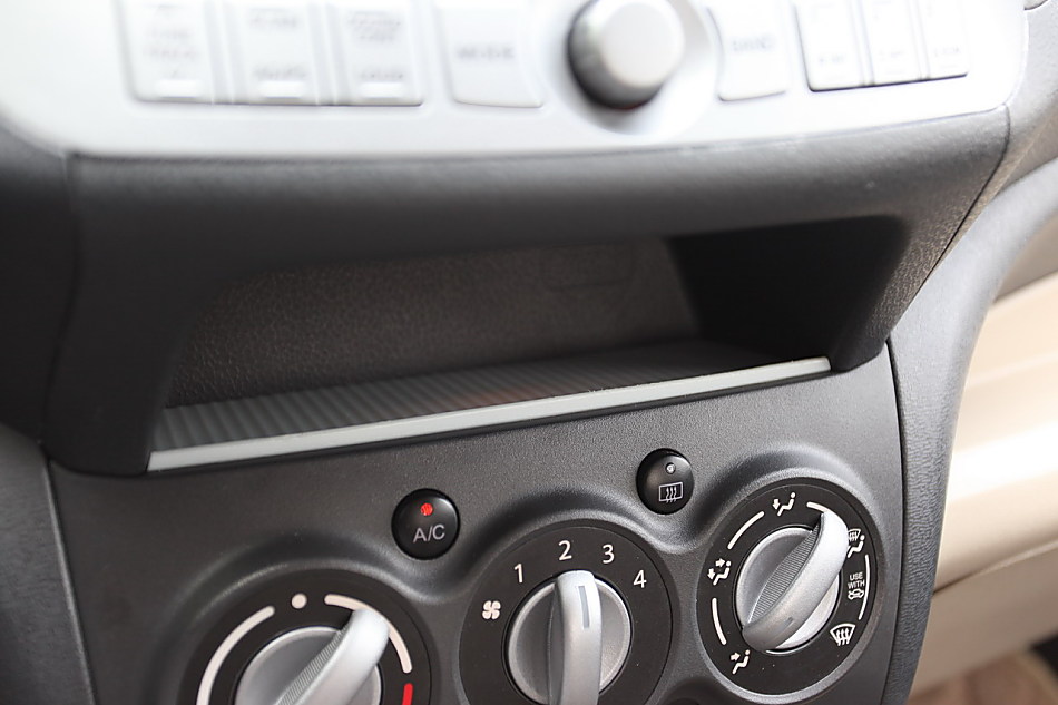 新奥拓内饰图片