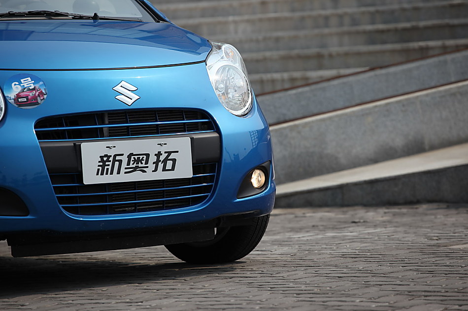 全新奥拓外观图片