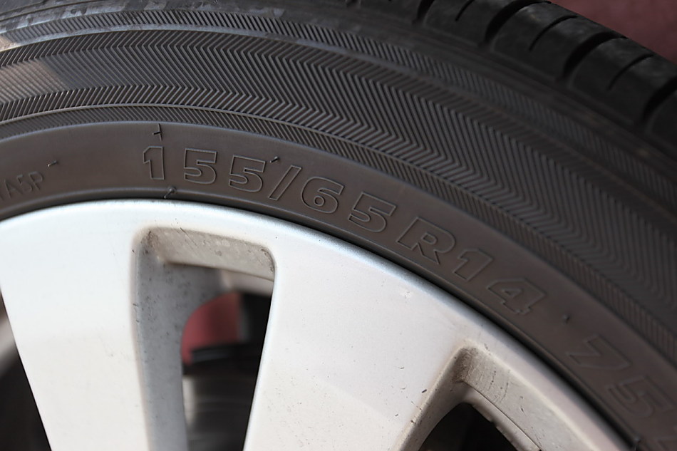 全新奥拓外观图片