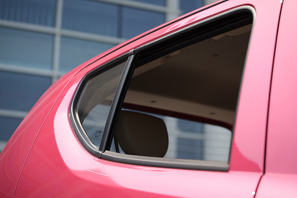 全新奥拓外观图片