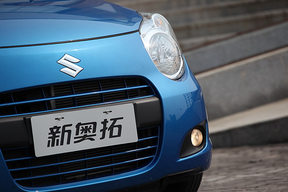 全新奥拓外观图片